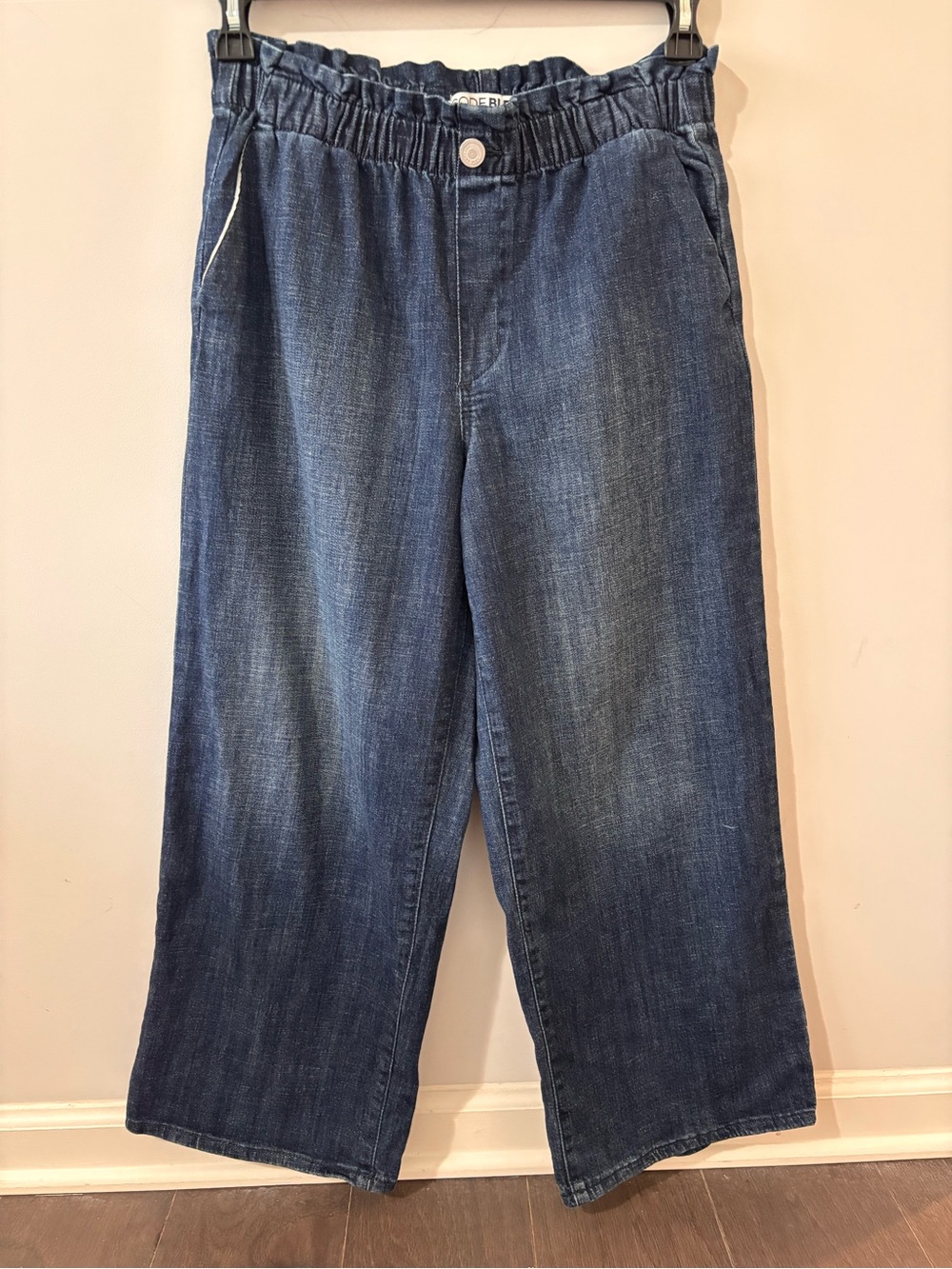 Code Bleu Elastic Waist Wide Leg Cropped Denim Jeans - Size 4 (Fits like Size 8)